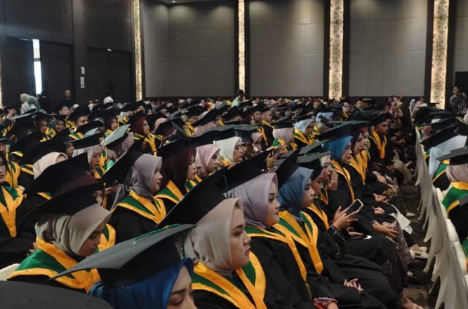 Bupati Garut Hadiri Sidang Terbuka Senat Wisuda III Sarjana dan Pascasarjana Institut Pendidikan Indonesia (IPI) Garut. 